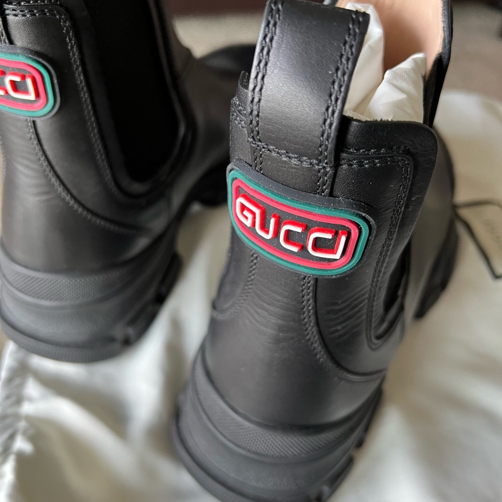 COPY - Black with the logo in the back, great condition